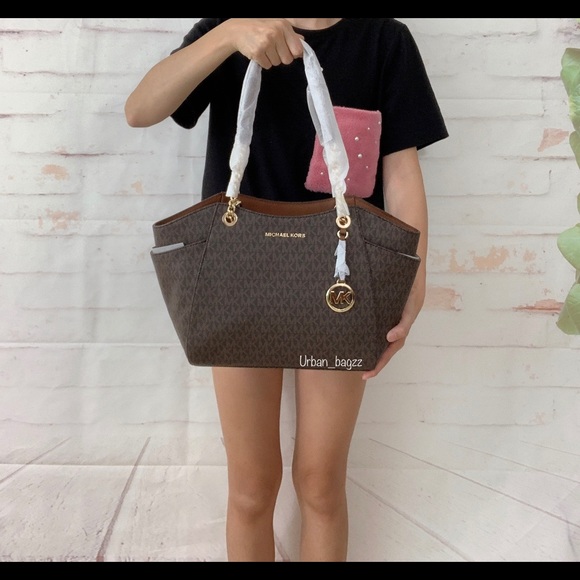 Michael Kors JST Large Chain Shoulder Tote - Picture 2 of 8